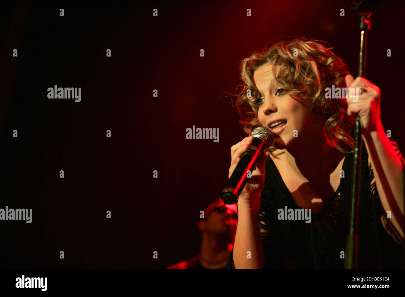 LaFee, deutsche Pop-Sängerin, live im Club X-Tra in Zürich, Schweiz  Stockfotografie - Alamy