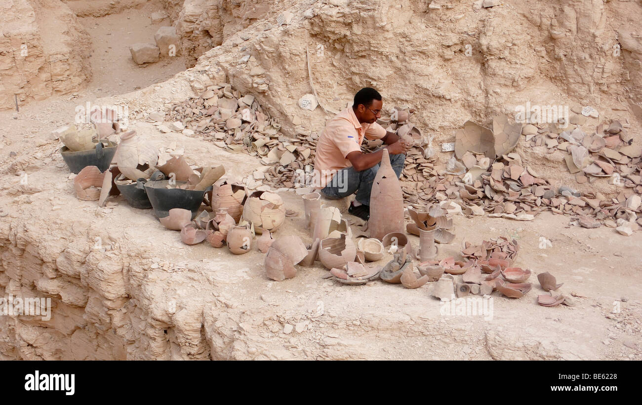 Aushub, Sortierung und Katalogisierung der Funde im Tal der Könige, West-Theben, Luxor, Ägypten, Afrika Stockfoto