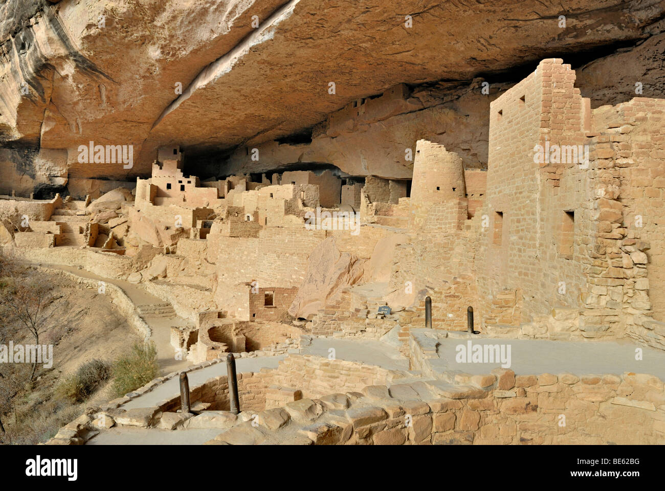 Wohnen und Kult Gedenkstätte des uralten Pueblo, Cliff Palace, teilweise anzeigen, etwa 1200 n. Chr. teilweise reconstructe Stockfoto
