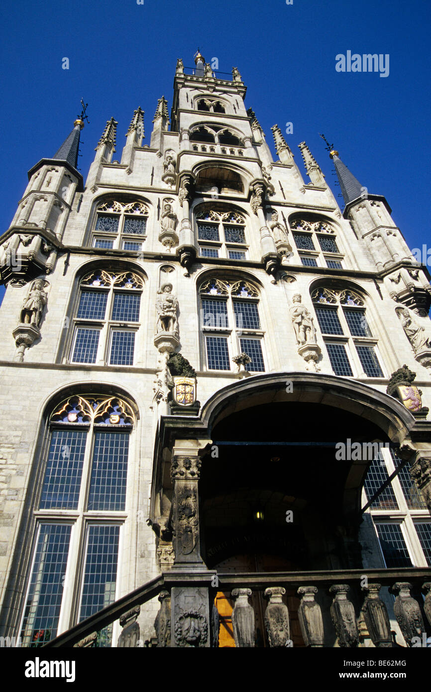 Stadhuis, Haupteingang, das gotische Rathaus auf dem Markt Platz, Gouda, Provinz Süd-Holland, Zuid-Holland, Niederlande Stockfoto