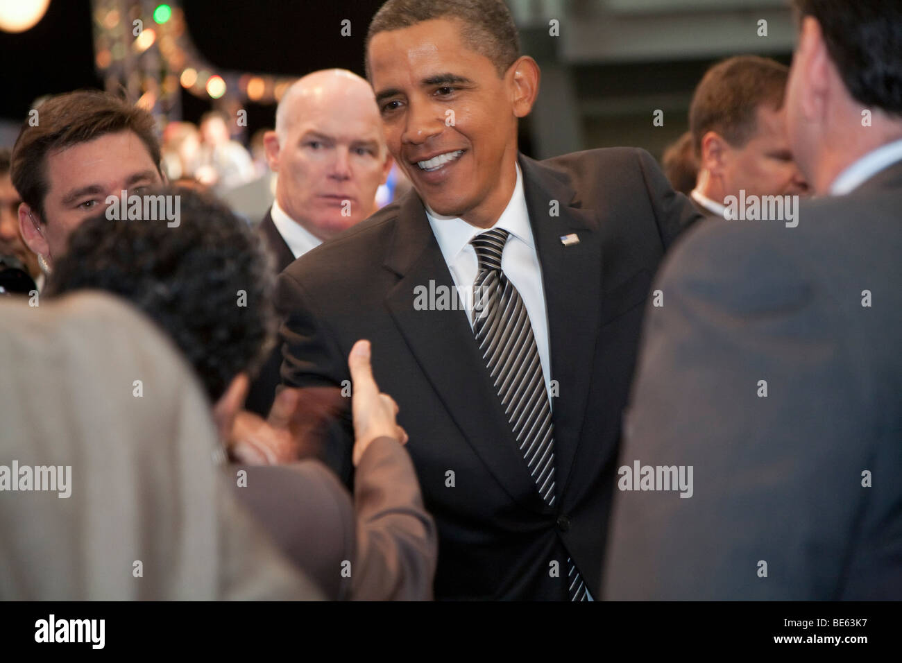 Pittsburgh, Pennsylvania, USA - Präsident Barack Obama schüttelt Hände mit Delegierten der AFL-CIO-Konvents. Stockfoto