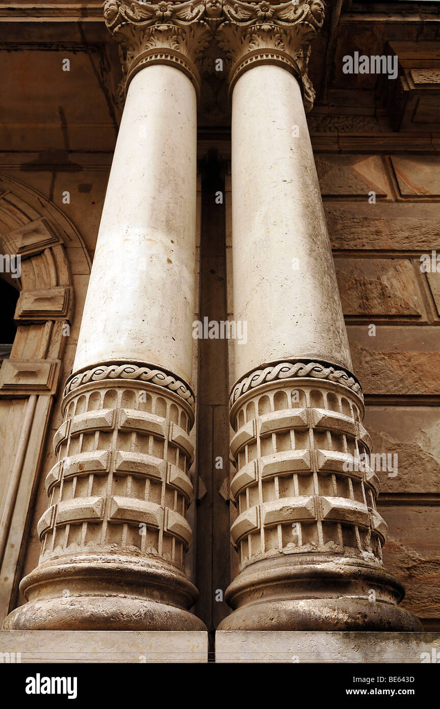 Dekorativ verziert Säulen ein Geschäftshaus, Hamburg, Deutschland, Europa Stockfoto