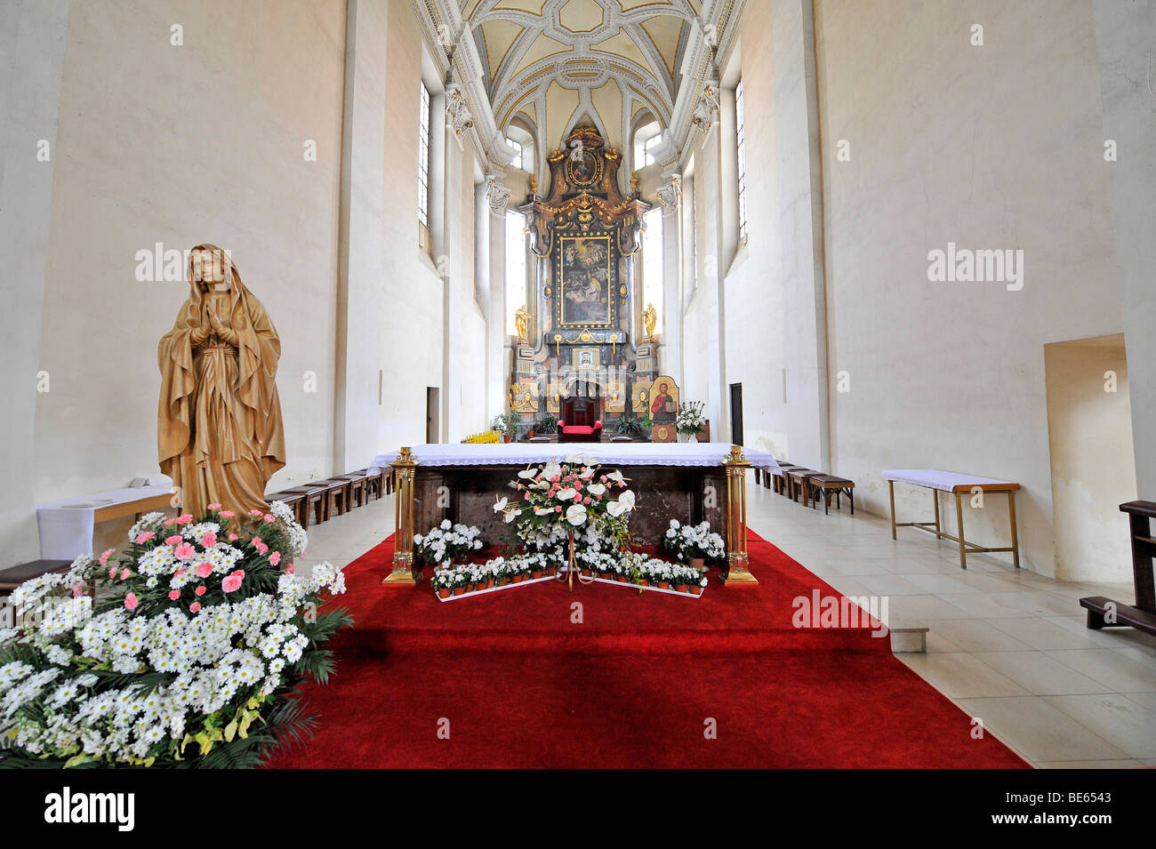 Hochaltar, Apsis, Marienstatue, St. Nikolaus-Kathedrale, Budweis, auch böhmische Budweis, Budvar, Böhmen, Tschechische Republik Stockfoto