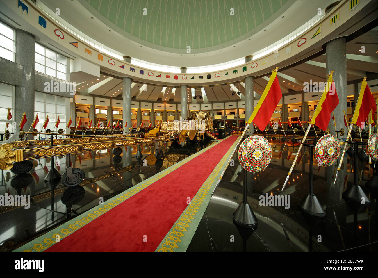 Königliche Schatzkammer, Royal Regalia Museum in der Hauptstadt Bandar Seri Begawan, Brunei, Asien Stockfoto