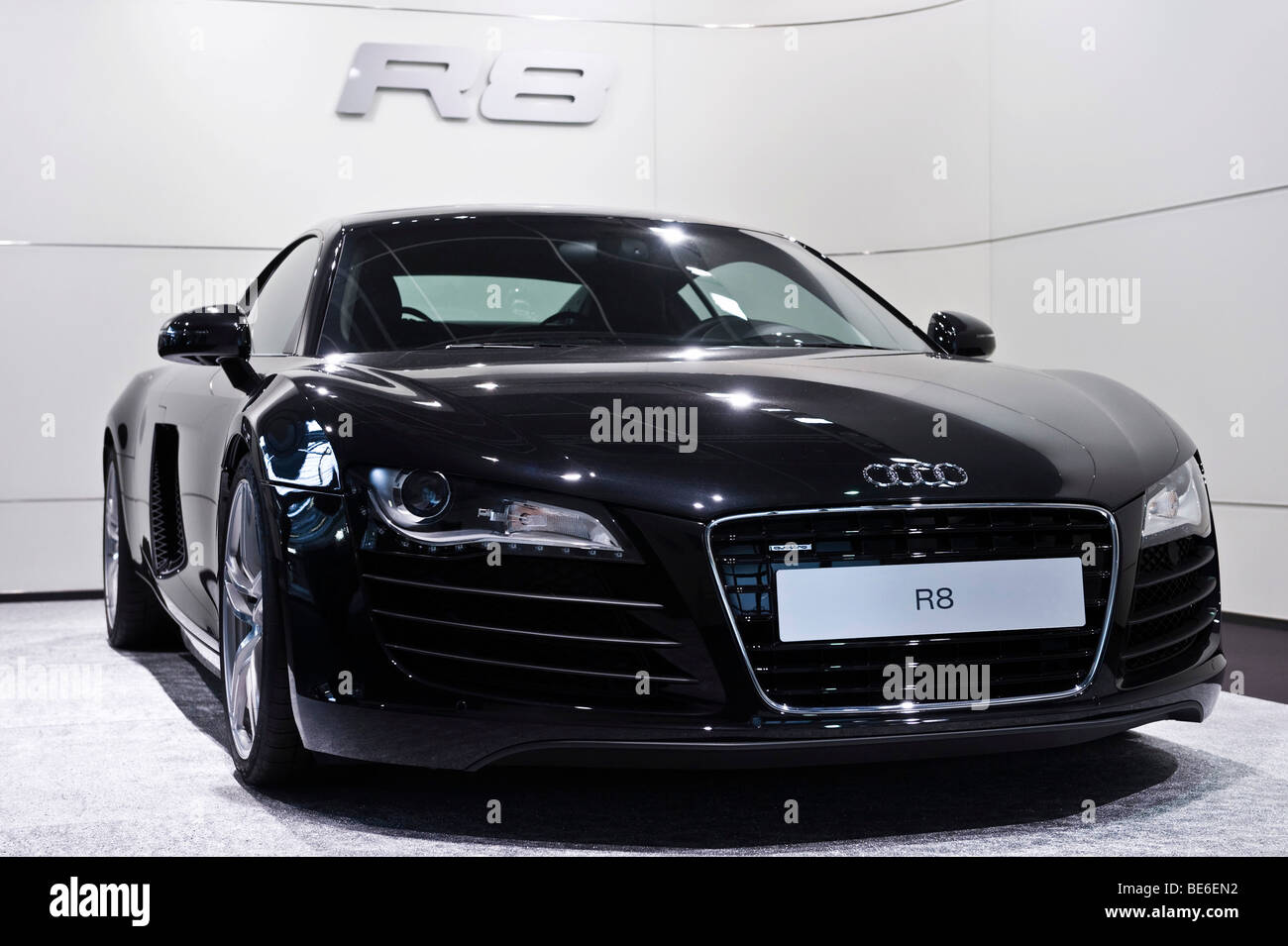 Audi R8 Sportwagen in der Aula der Audi R8 im Audi-Werk Neckarsulm, Baden-Württemberg, Deutschland, Europa Stockfoto