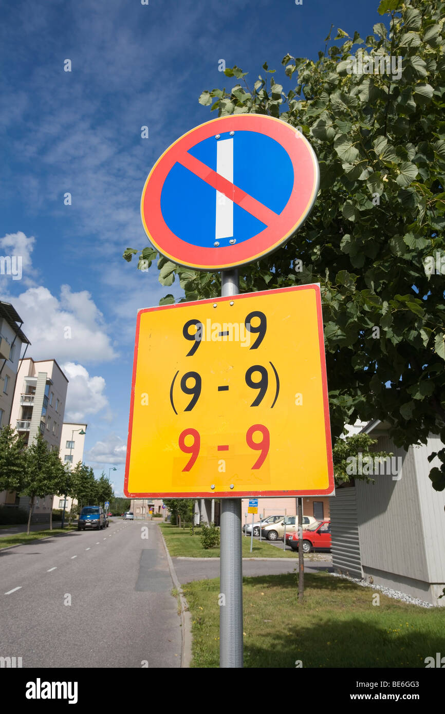 Ungerade Tage Alternative Parkplätze Verkehrszeichen Finnland Stockfoto