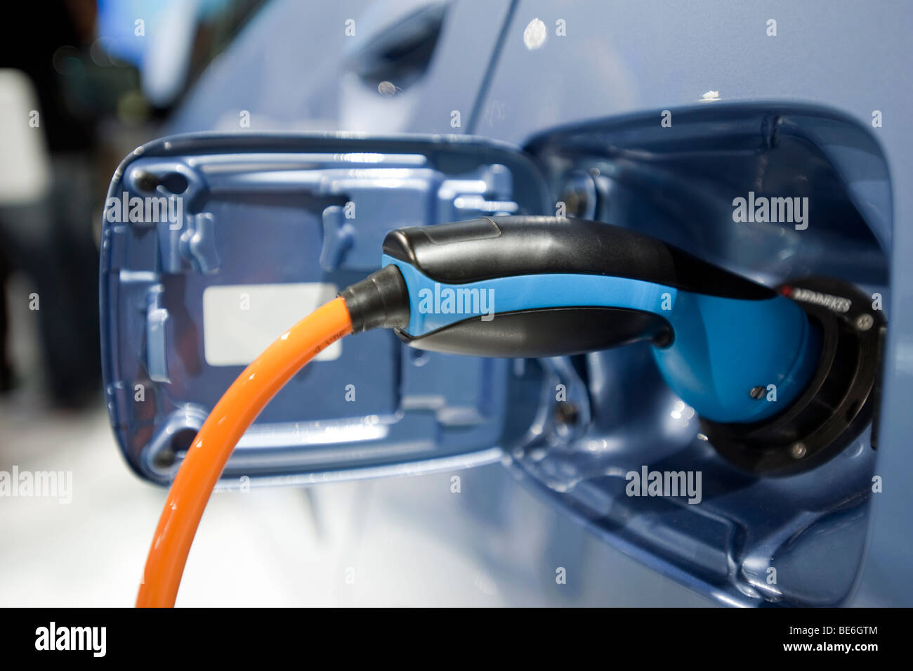 Elektrische Stecker mit Aufladen von Elektroautos auf der IAA 2009 Stockfoto