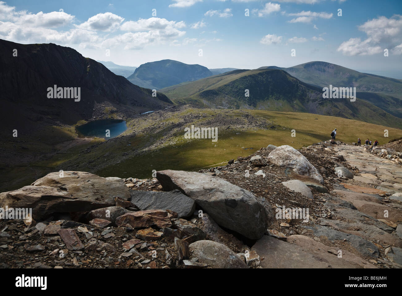 Blick vom Llanberis Track zum See Llyn du'r Arddu unterhalb von Clogwyn du'r Arddu, Snowdon (Yr Wyddfa), Snowdonia Nationalpark (Eryri), Wales Stockfoto