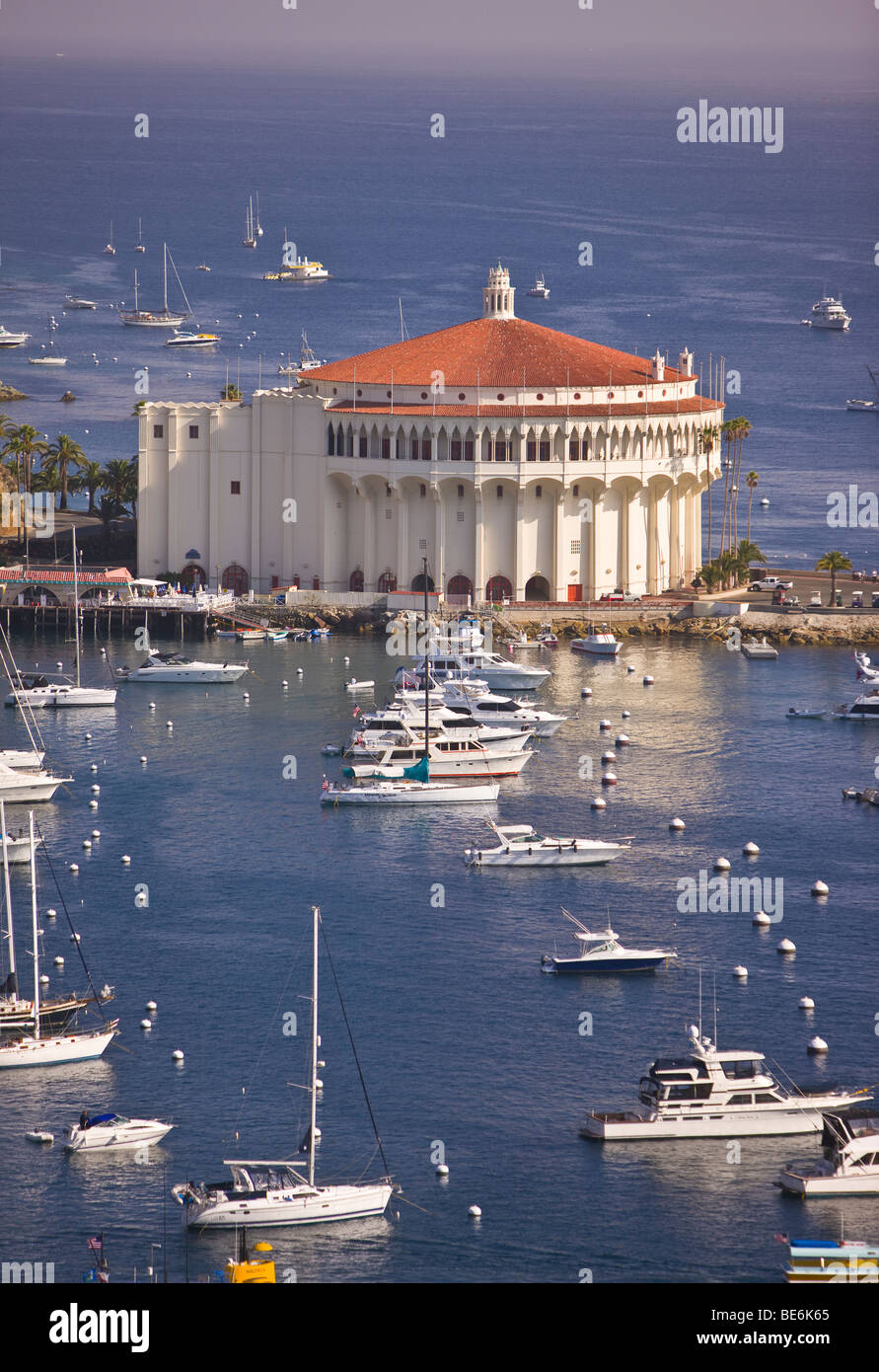 AVALON, Kalifornien, USA - Hafen und Casino in Stadt von Avalon, Santa Catalina Island Stockfoto