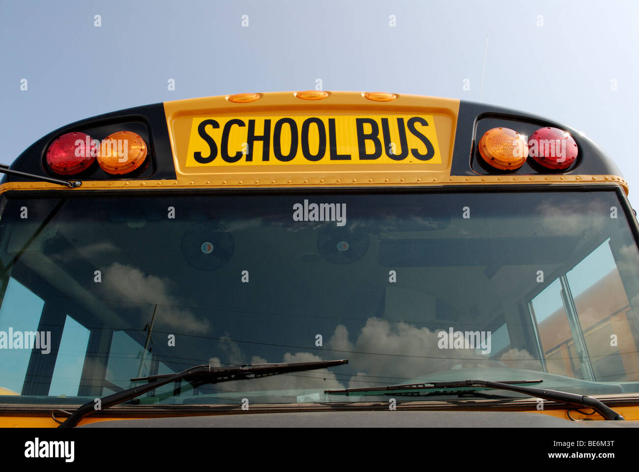 Schulbus-Vorderansicht Stockfoto