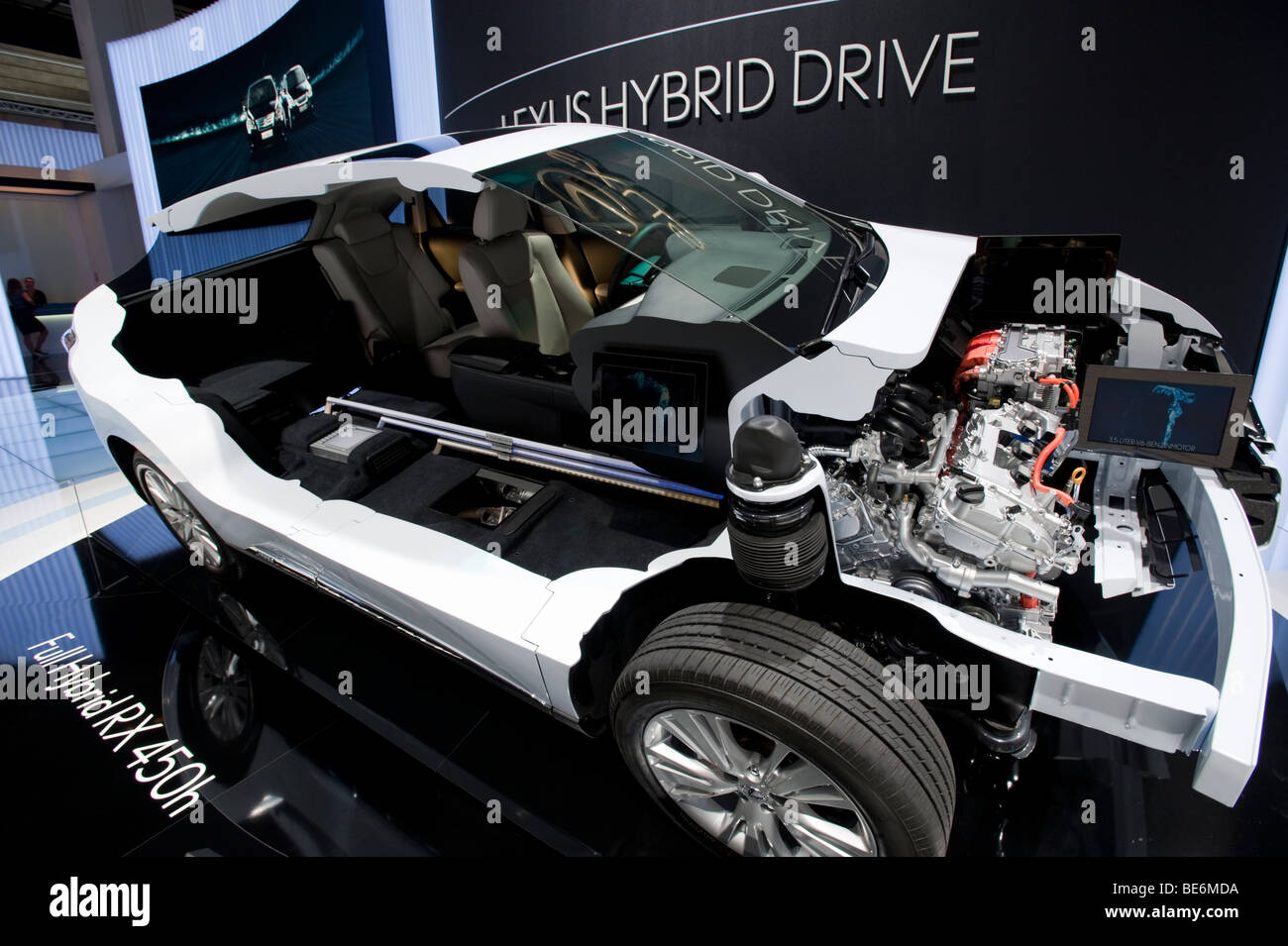 Schneiden Sie Demonstrationsmodell des Lexus SUV mit Hybrid-Antrieb auf der Frankfurt Motor Show 2009 Weg Stockfoto