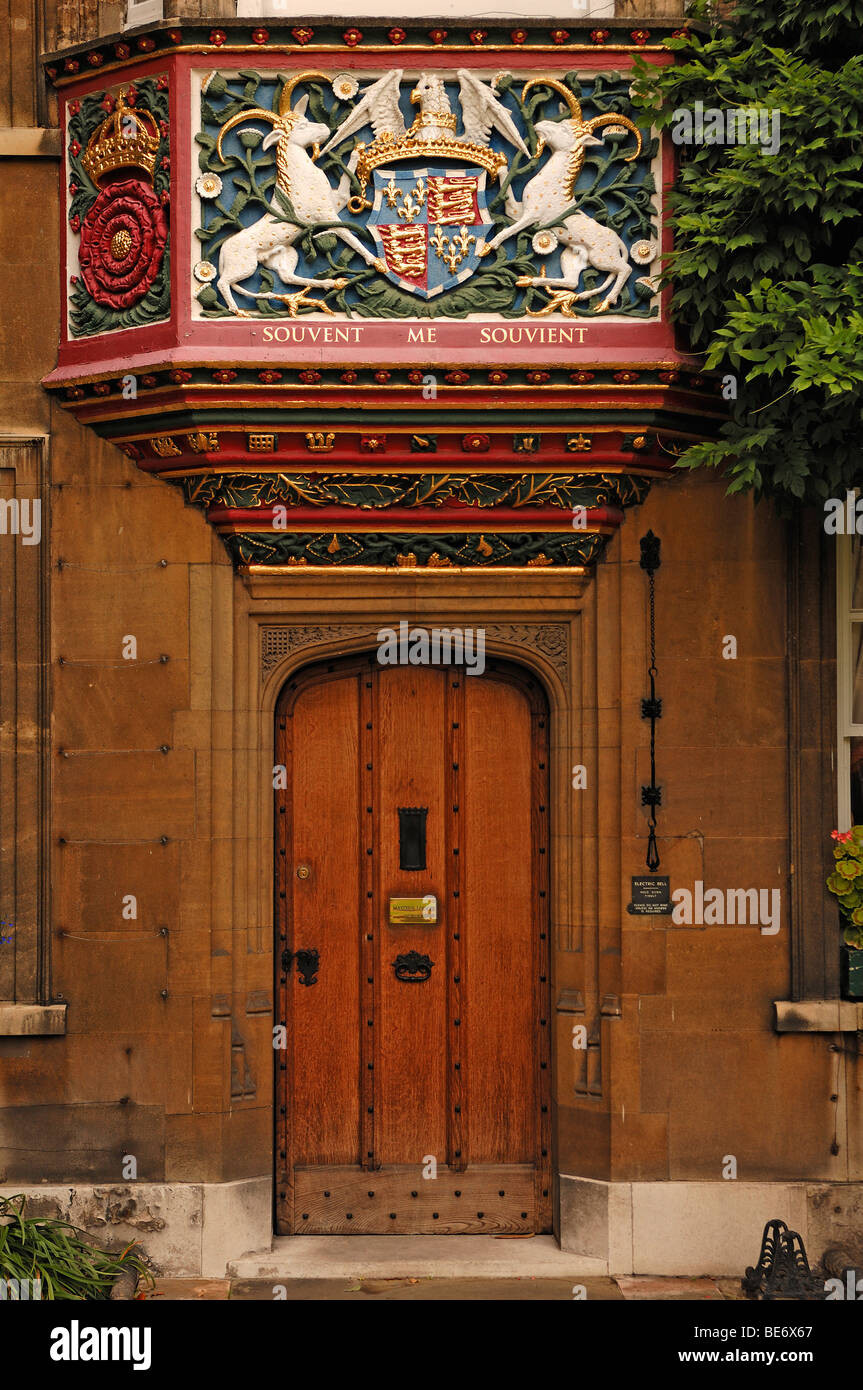 Wappen der Dekoration auf einem Erker, Eingang zu des Meisters Lodge in Christi College in St. Andrews Street, Cambridge, Cam Stockfoto