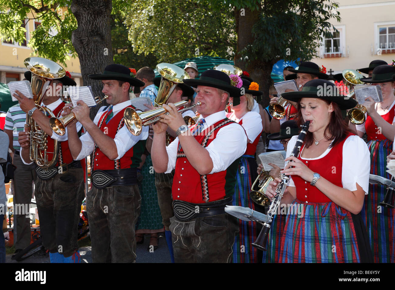 Volksmusik-Band bei der Samson-Parade in Mariapfarr, Lungau, Salzburg, Salzburg, Österreich, Europa Stockfoto