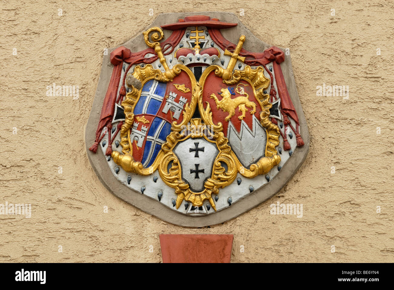 Wappen des Hochstifts Speyer unter Kardinal Damian Hugo Graf von Schönborn, Bruchsal, Baden-Württemberg, Deutschland Stockfoto