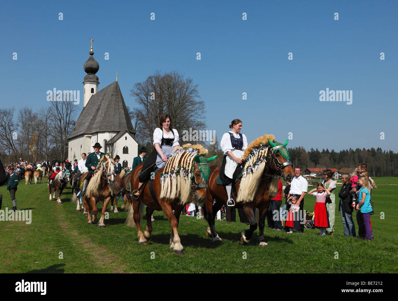 Georgiritt, Georges Ride Ostermontag Prozession, Ettendorf Kirche, Traunstein, Chiemgau, Upper Bavaria, Bavaria, Germany, E Stockfoto