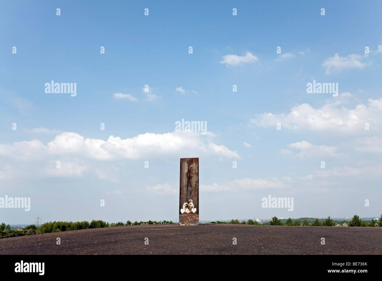 Bramme für das Ruhrgebiet, eine Skulptur von Richard Serra, Schurenbach Halde, Altenessen, Essen, Nordrhein-Westfalen, Deutschland, Eur Stockfoto