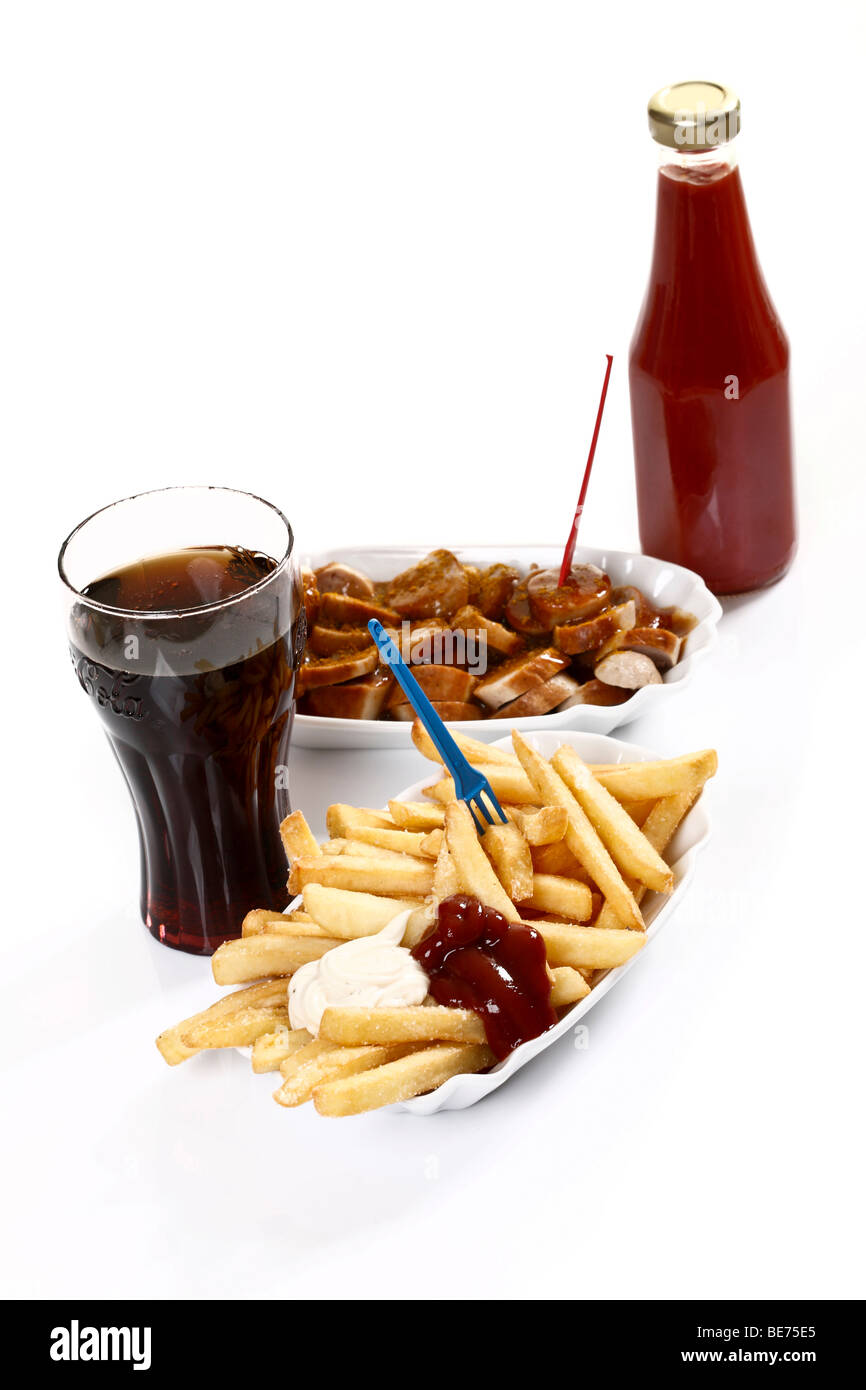 Fast-Food, Currywurst Wurst, Pommes, Cola und Tomaten ketchup Stockfoto