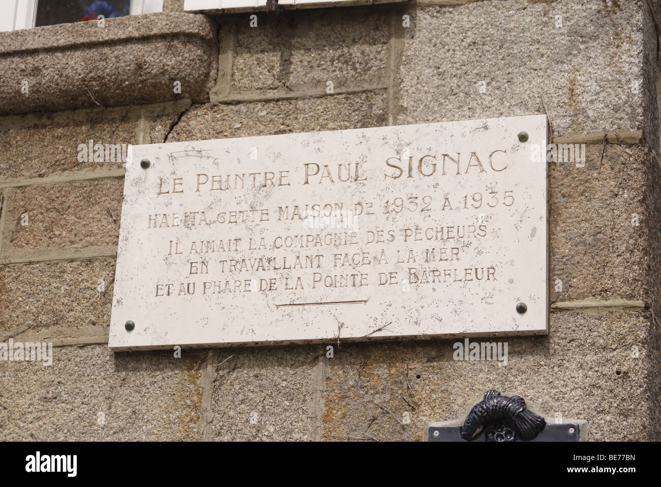 Gedenktafel am Haus in Barfleur in welcher Künstler Paul Signac 1932-5 lebte Stockfoto