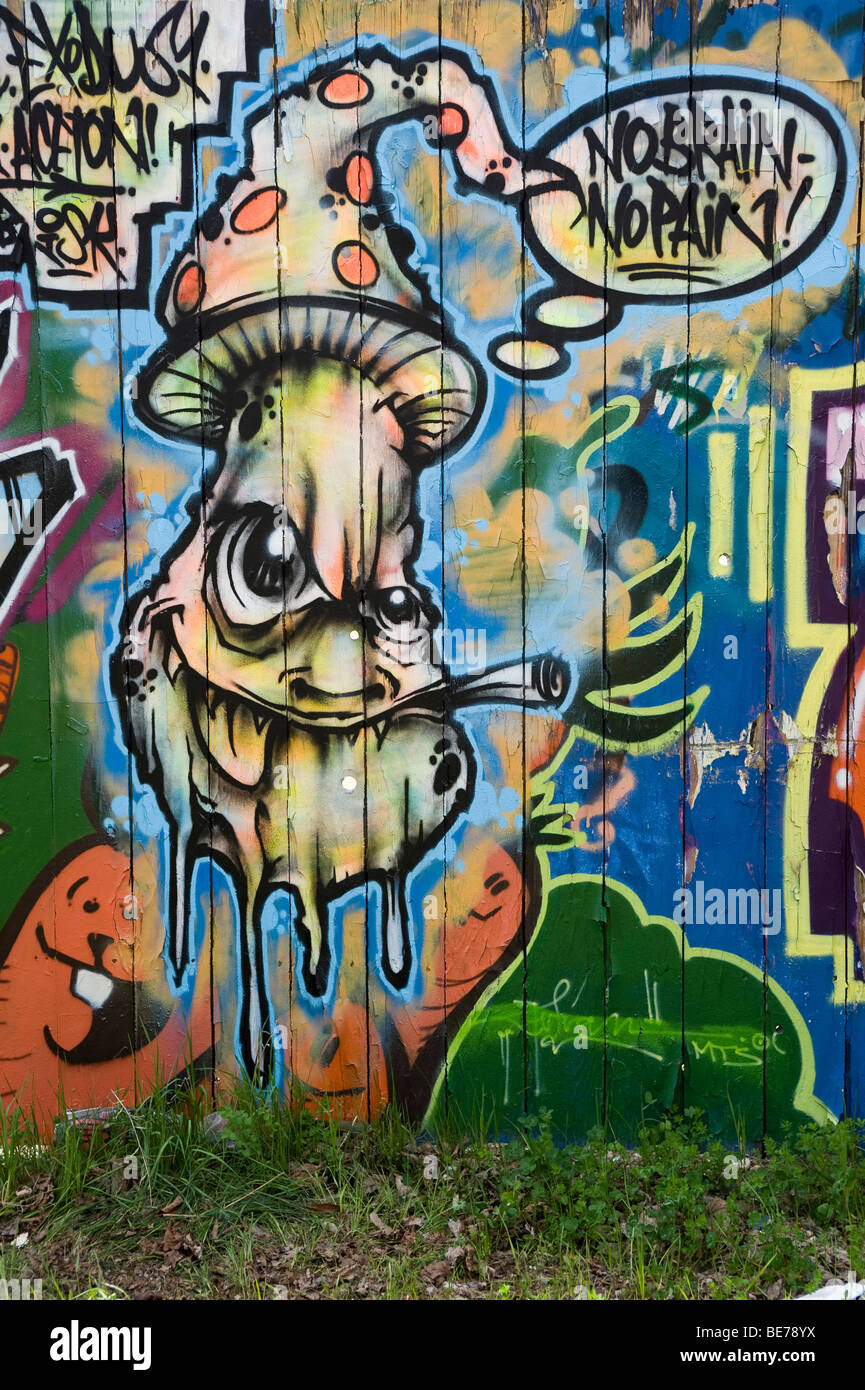 Graffiti "kein Gehirn - keine Schmerzen" Stockfoto