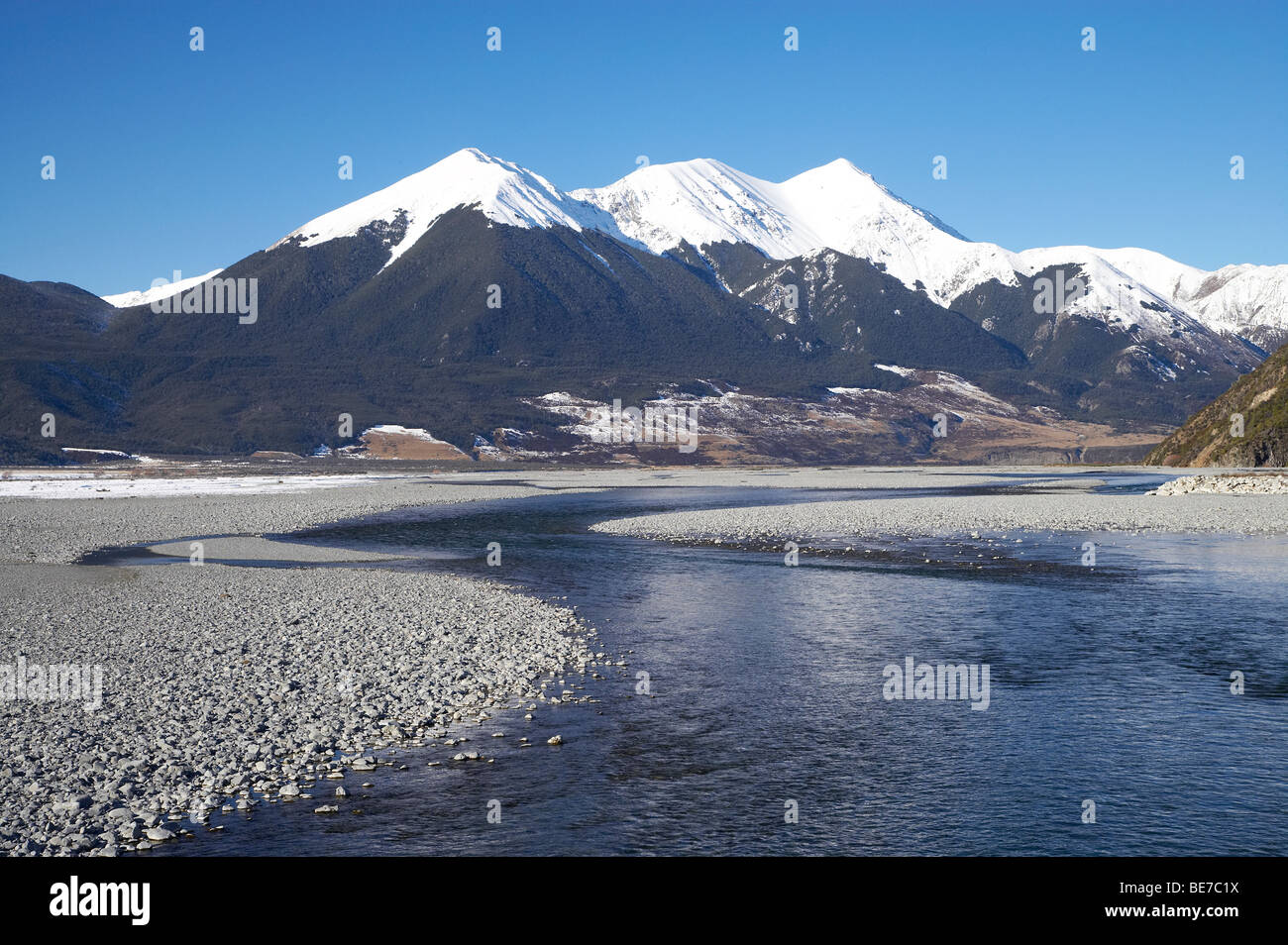 Waimakariri River und Mt Binser von Mt weiße Brücke, Arthurs Pass Road, Canterbury, Südinsel, Neuseeland Stockfoto