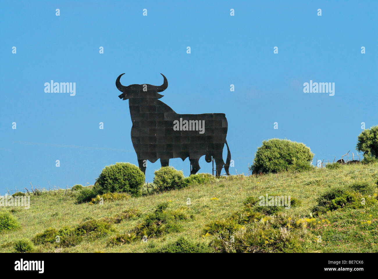 Osborne Stier, Toro de Osborne, in der Nähe von Cadiz, Andalusien, Spanien, Europa Stockfoto