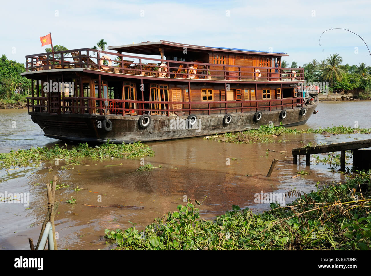 Hölzerne Touristenboot auf dem Mekong Fluss, Vietnam, Asien Stockfoto