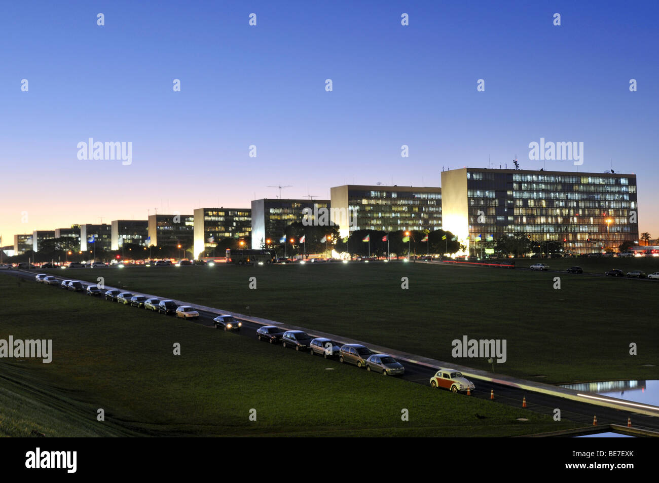 Ministerien auf die Esplanada Dos Ministerios im Abendlicht, Architekt Oscar Niemeyer, Brasilia, Distrito Federal state, B Stockfoto