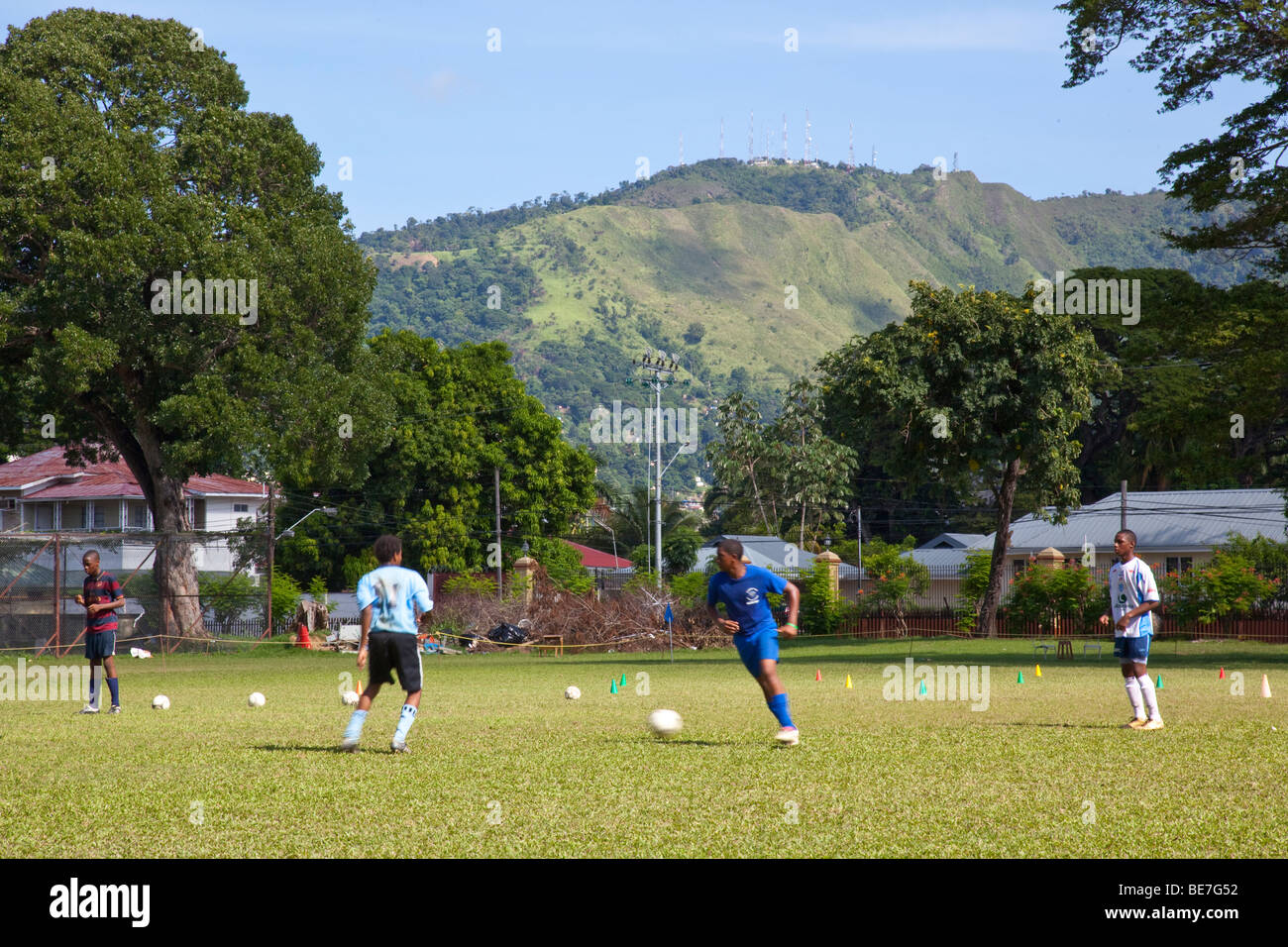 Fußballtraining in Queens Park Savannah in Port Of Spain, Trinidad Stockfoto