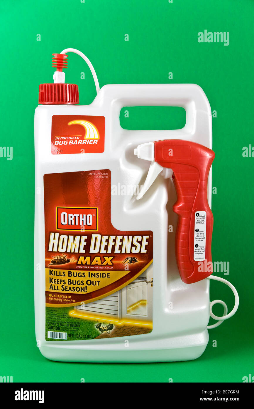 Eine Gallone Behälter Ortho Marke Home Defense Perimeter & indoor Insektenfalle.  2009 © Myrleen Pearson Stockfoto