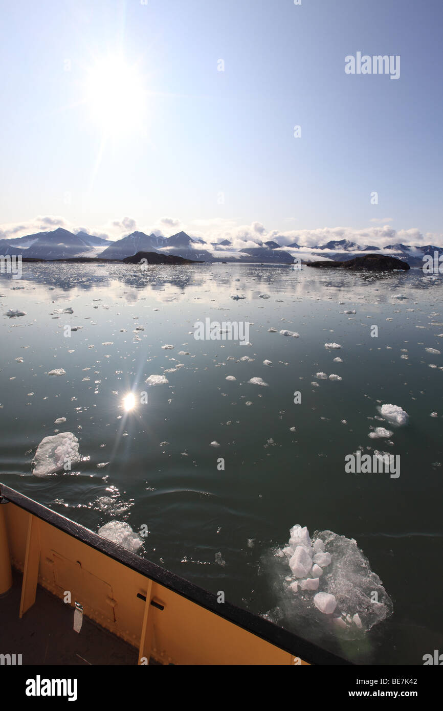 Schwimmende Gletschereis im Kongsfjorden, Svalbard Stockfoto