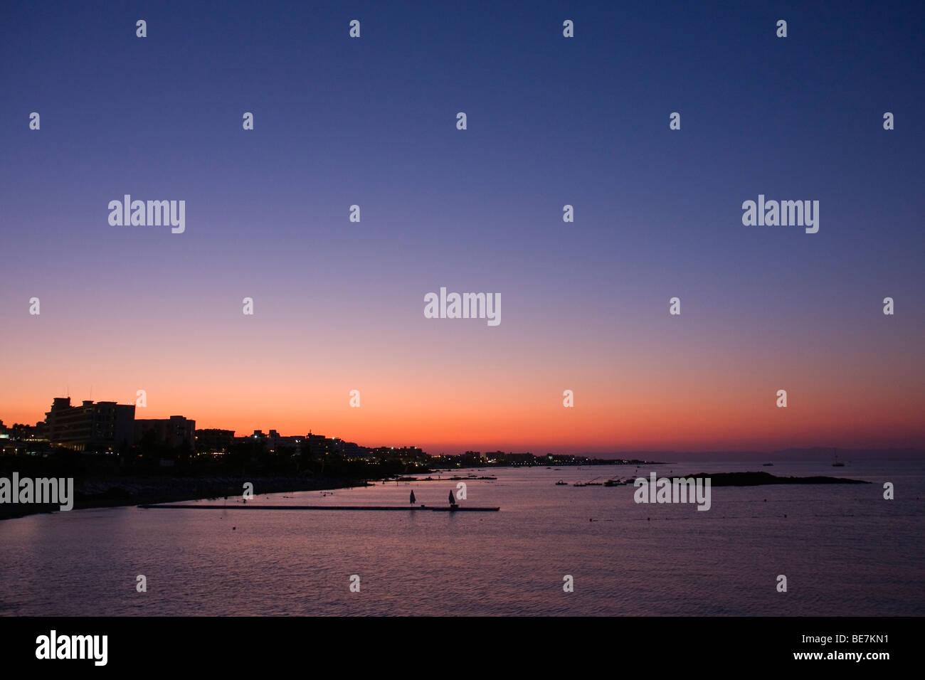 Nach Sonnenuntergang am Fig Tree Bay, Protaras, Zypern Stockfoto