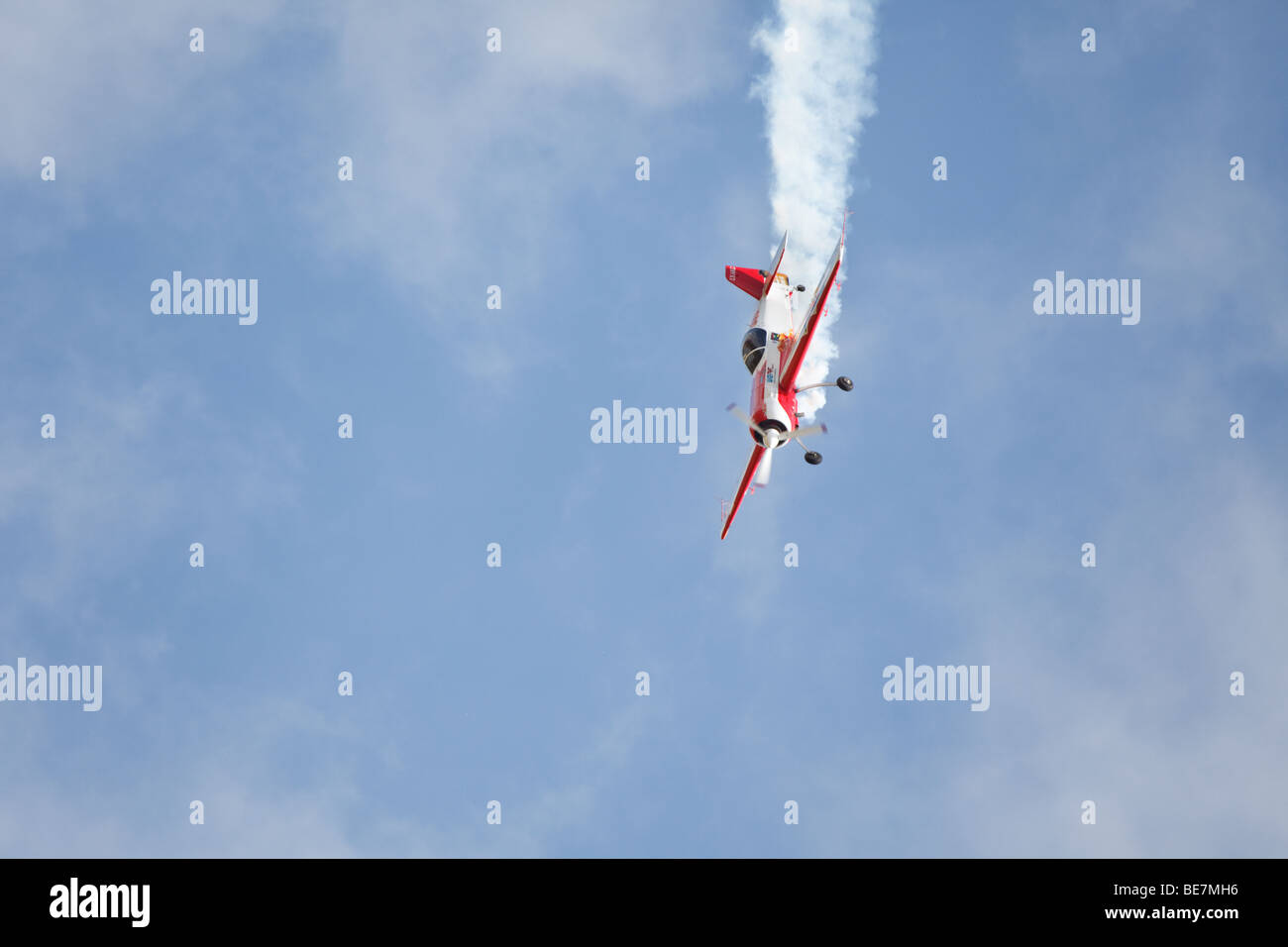 Flugzeug Kunstflug Stunt auf Airshow durchführen Stockfoto