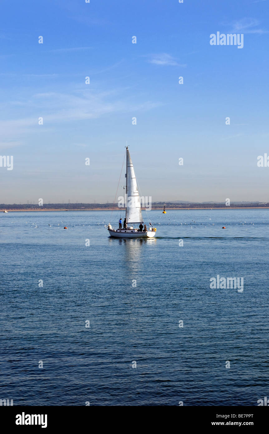 Yacht auf den Solent, Cowes, Isle of Wight, England, UK, GB. Stockfoto