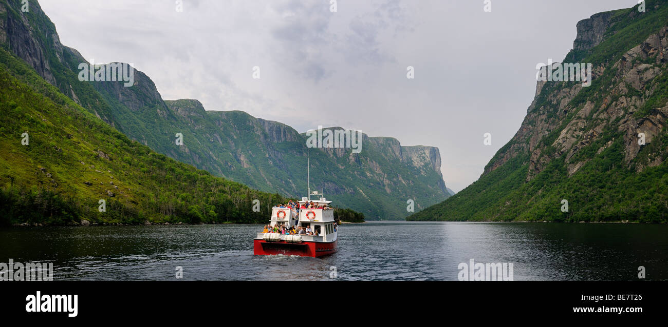 Panorama vom Bootstörn auf Western Brook Pond mit steilen Felsen Fjorde im Gros Morne National Park Neufundland Stockfoto