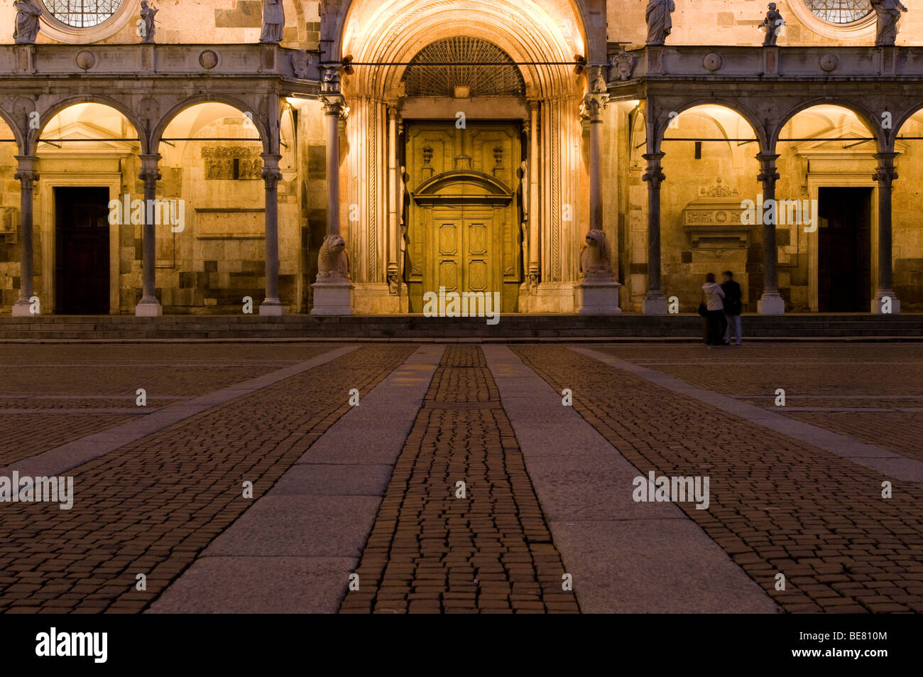 Kathedrale von Cremona und Town Square bei Nacht, Piazza Duomo, Cremona, Lombardei, Italien Stockfoto