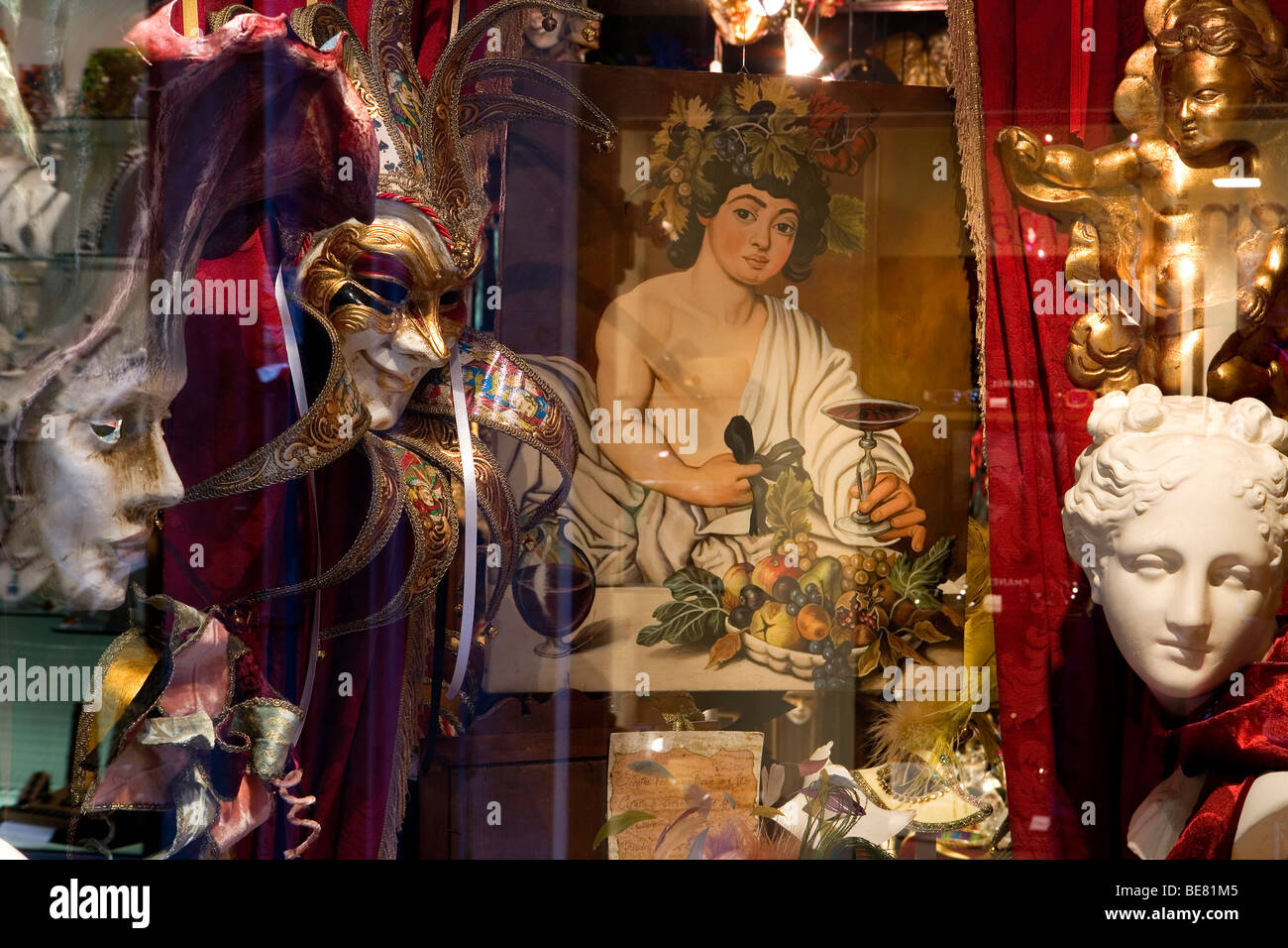 Schaufenster im alten Stadtzentrum von Venedig, Italien, Europa Stockfoto