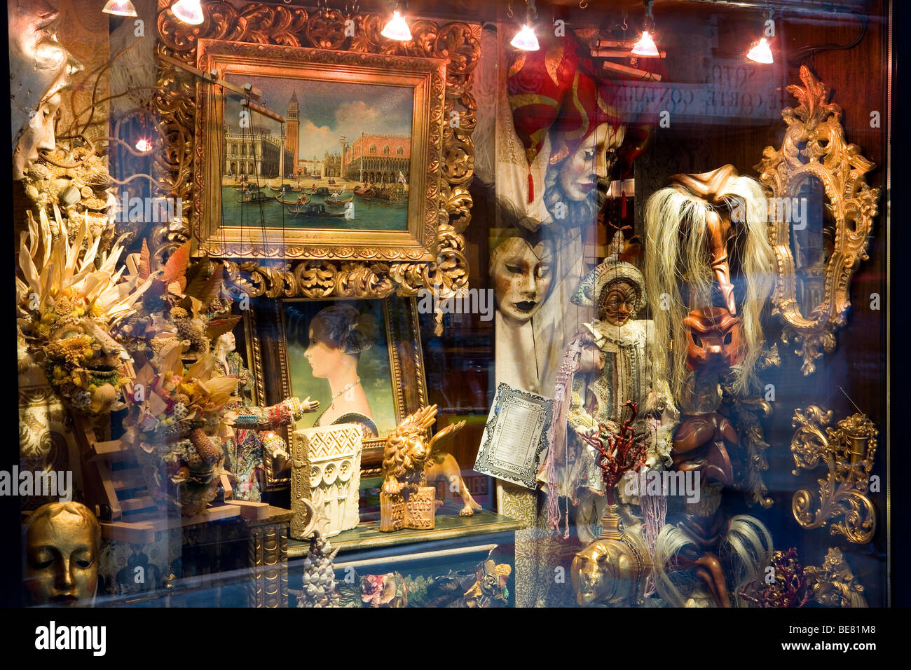 Schaufenster im alten Stadtzentrum von Venedig, Italien, Europa Stockfoto