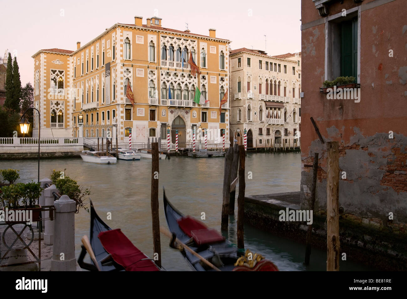Canal Grande mit Blick auf den Palazzo Cavalli-Franchetti, Venedig, Italien, Europa Stockfoto