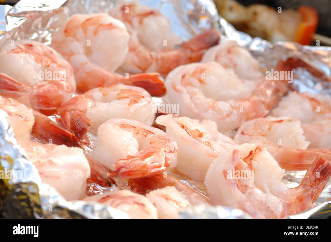 Garnelen auf dem Grill im Sommer Stockfoto