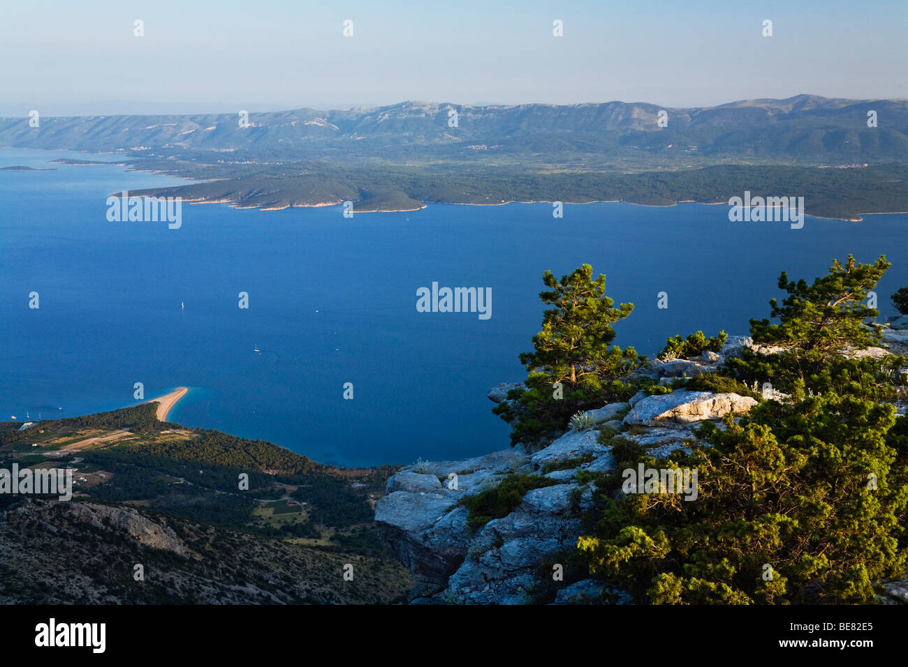 Idyllische Küste und das Meer im Abendlicht, Vidovica, Vidova Gora, Insel Brac, Dalmatien, Kroatien, Europa Stockfoto