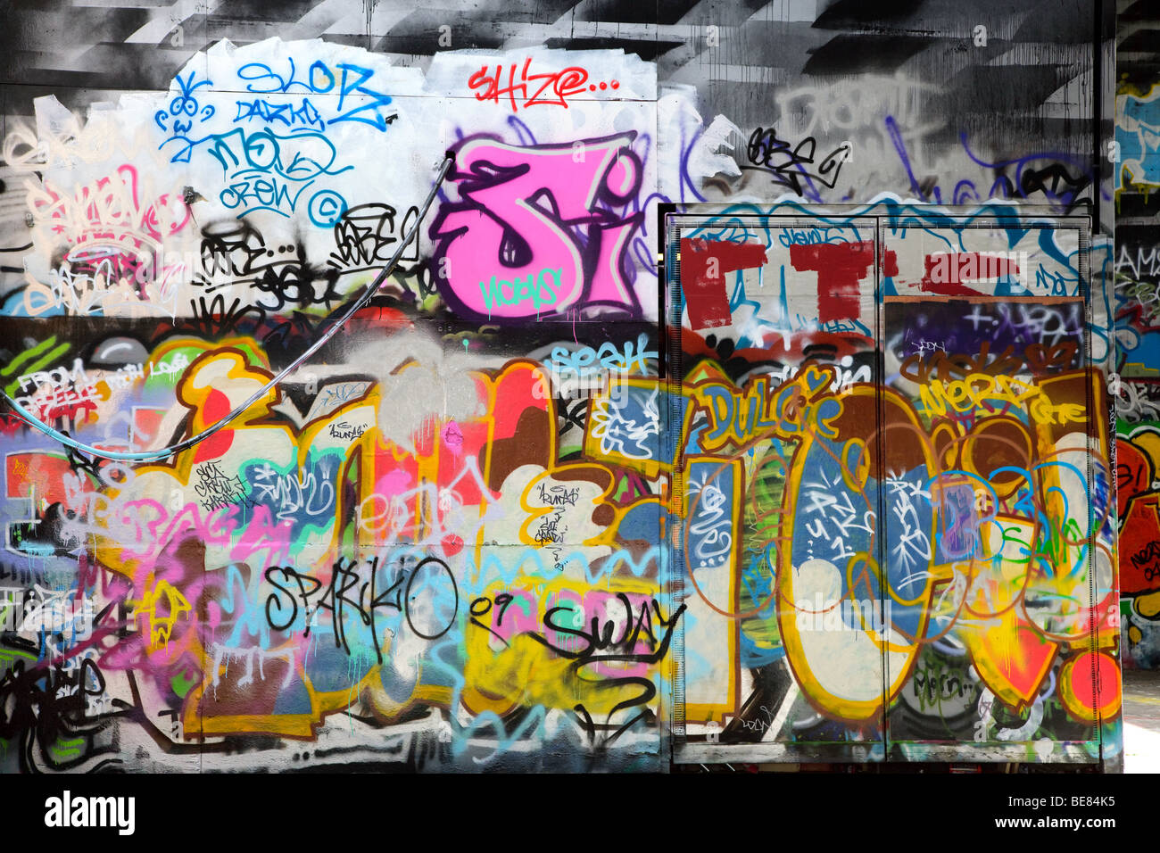 Abstrakten bunten Graffiti Hintergrund in einer Wand Stockfoto