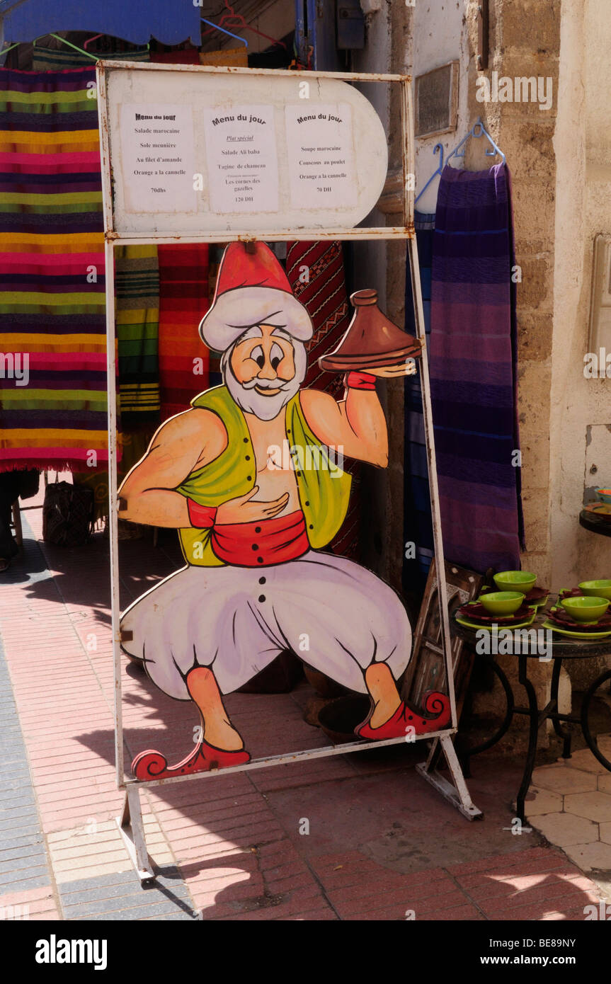 Marokko; Essaouira; Medina; Restaurant-Zeichen und Menü Stockfoto