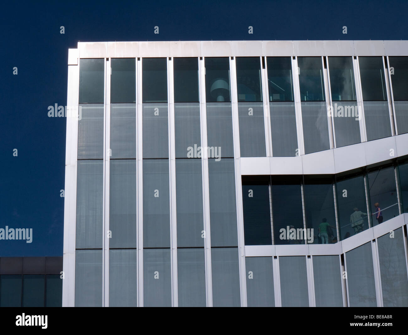 Außenseite der niederländischen Botschaft entworfen von Rem Koolhaas in Mitte Berlin Deutschland Stockfoto
