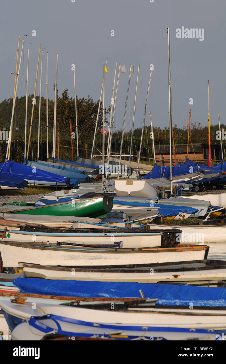 Boote in Orford Kai Suffolk Stockfoto