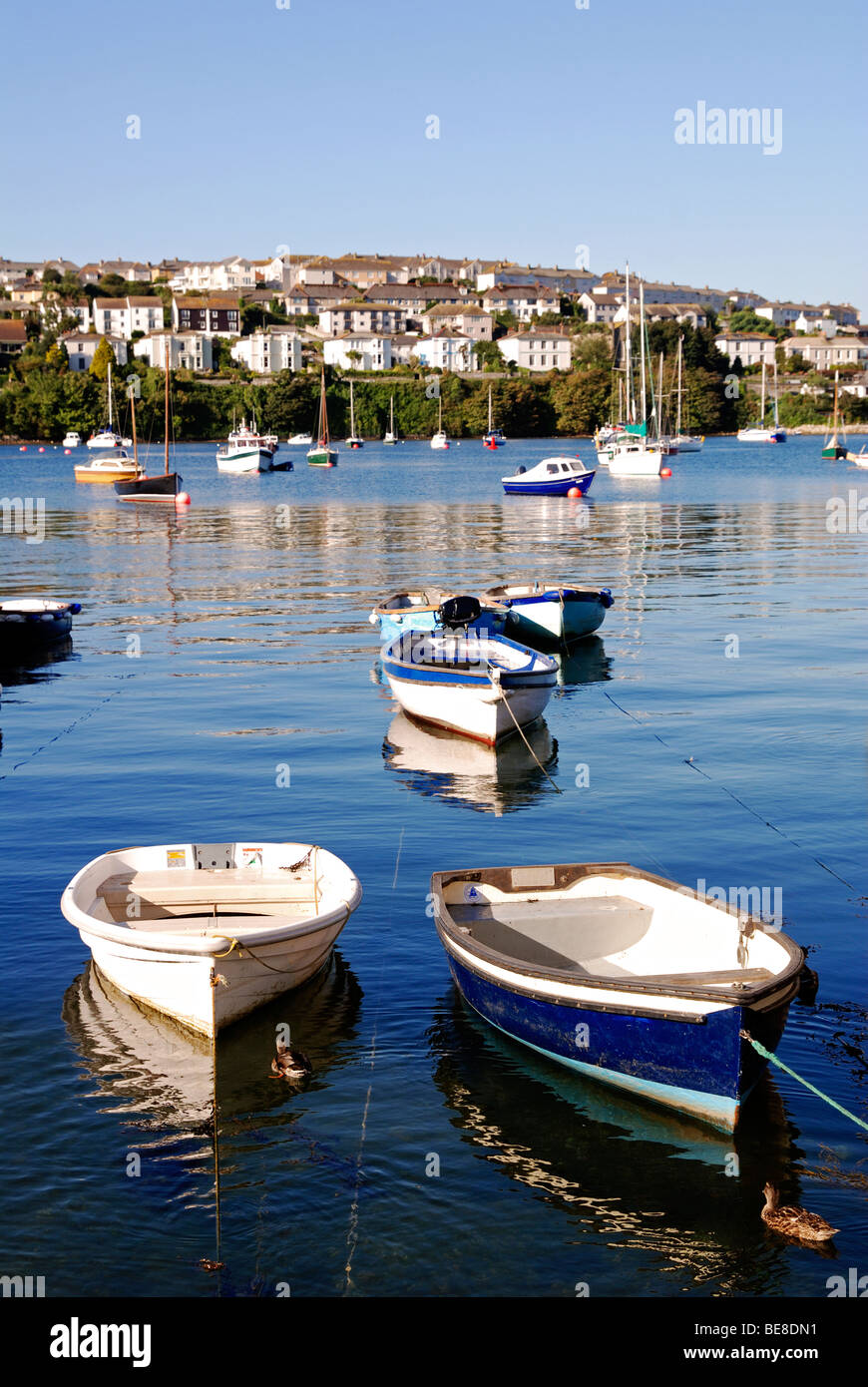 eine ruhige friedliche Morgen um Spülung in Bucht von Falmouth, Cornwall, uk Stockfoto