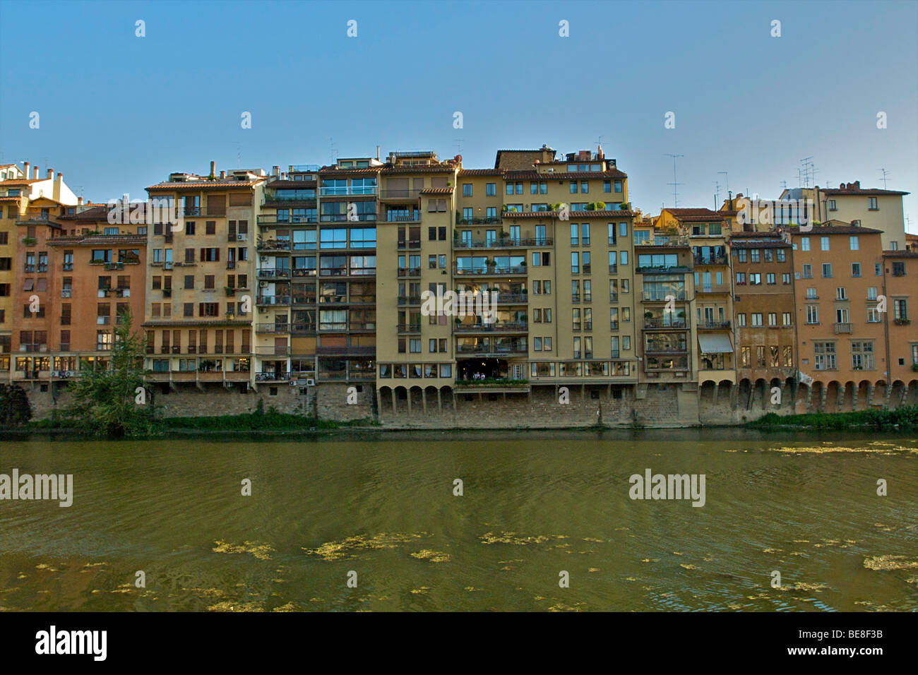 Der Fluss Arno. Stockfoto