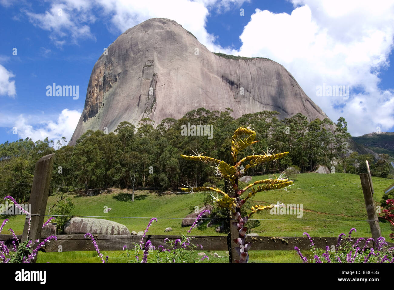 Blue Rock, berühmten Felsen klettern Ort in Espirito Santo, Brasilien Stockfoto