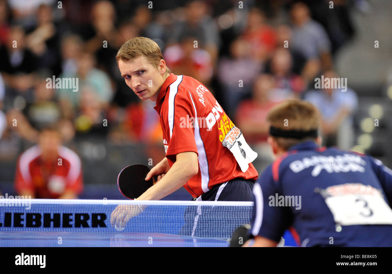 Vize europäischen Weltmeister Werner Schlager, Österreich, vs. Europäische Champion Michael MAZE, Dänemark, Front, Tischtennis EM 2009 Pors Stockfoto