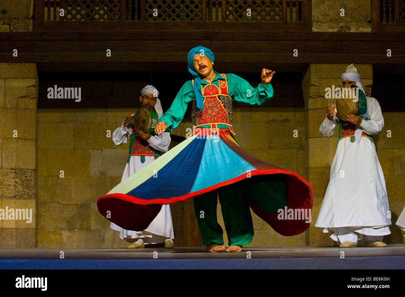 Tanzender Derwisch aus El Tannoura Truppe in Kairo Ägypten Stockfoto