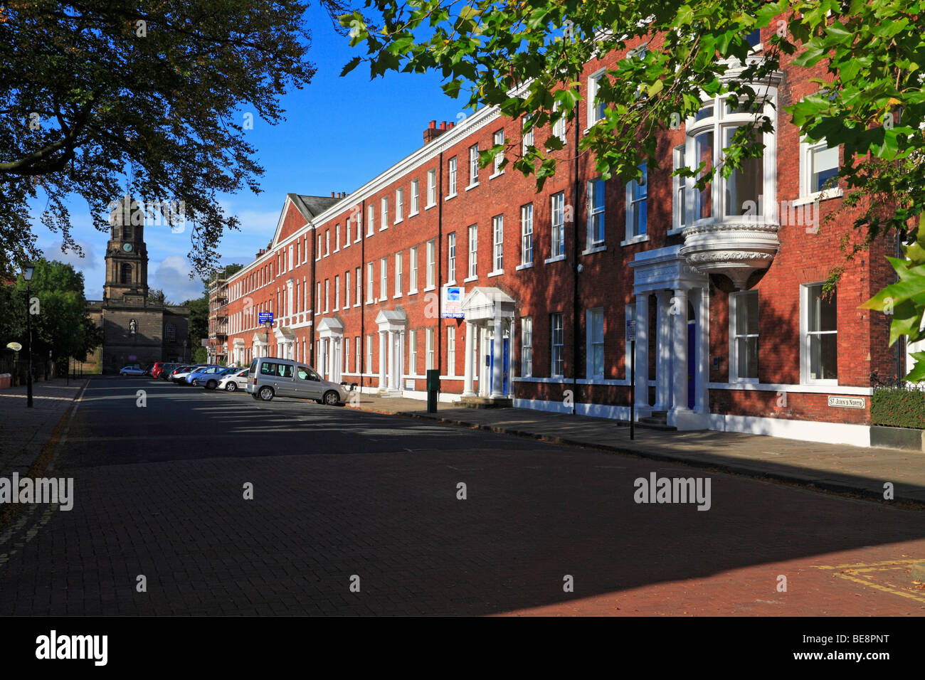 St John's Norden, aus rotem Backstein Georgian Terrace, Wakefield, West Yorkshire, England, UK. Stockfoto